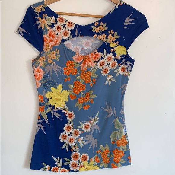 Guess Marciano top in small. - Picture 2 of 8